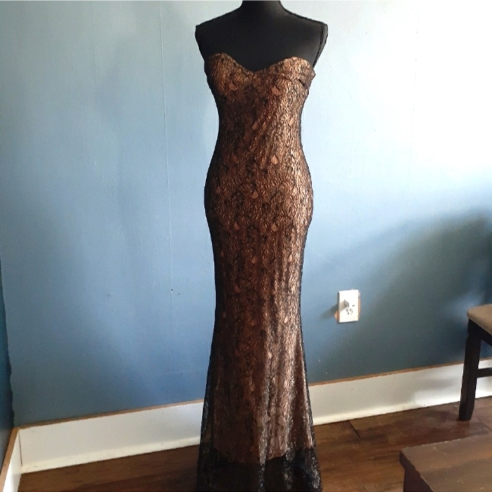 FLASH SALE 🤑 limited time

WOW COUTURE Strapless lace gown